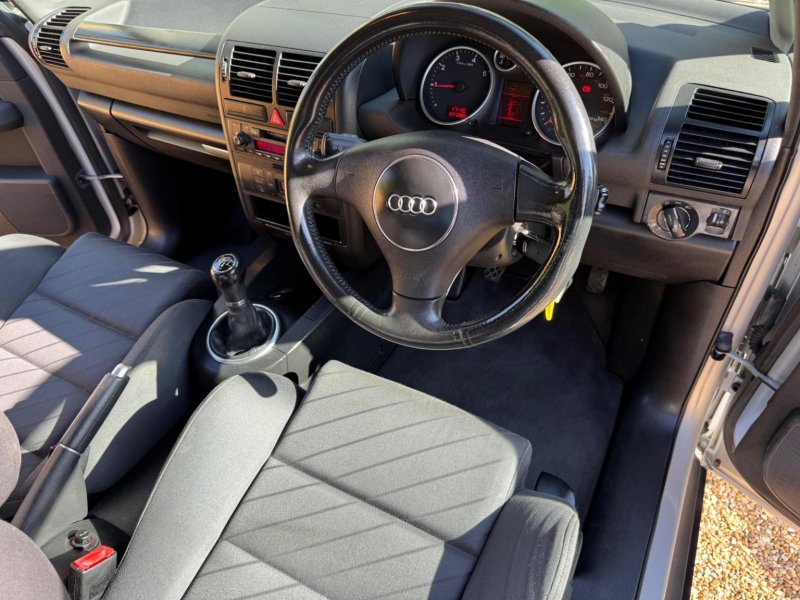 AUDI A2