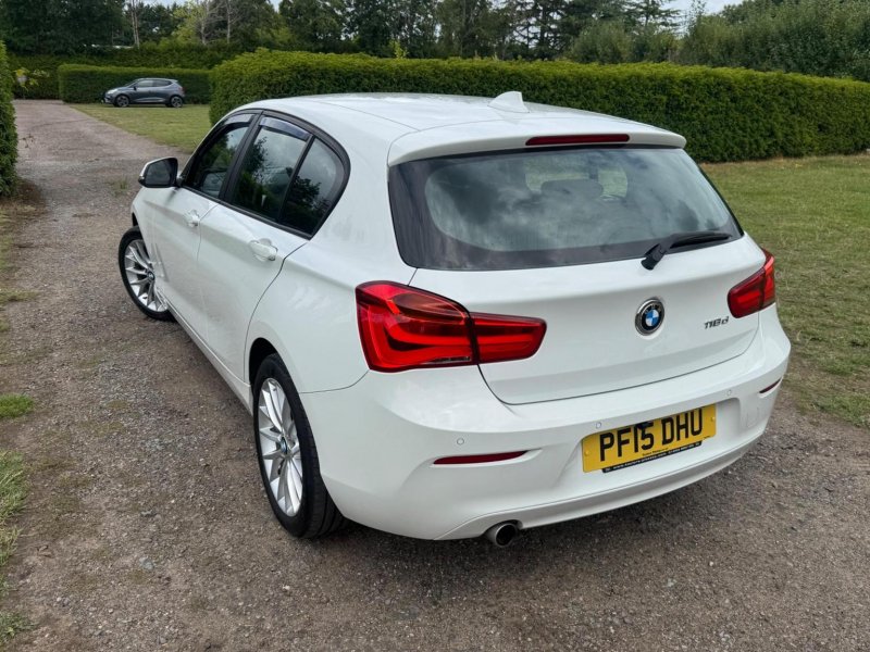 BMW 1 SERIES