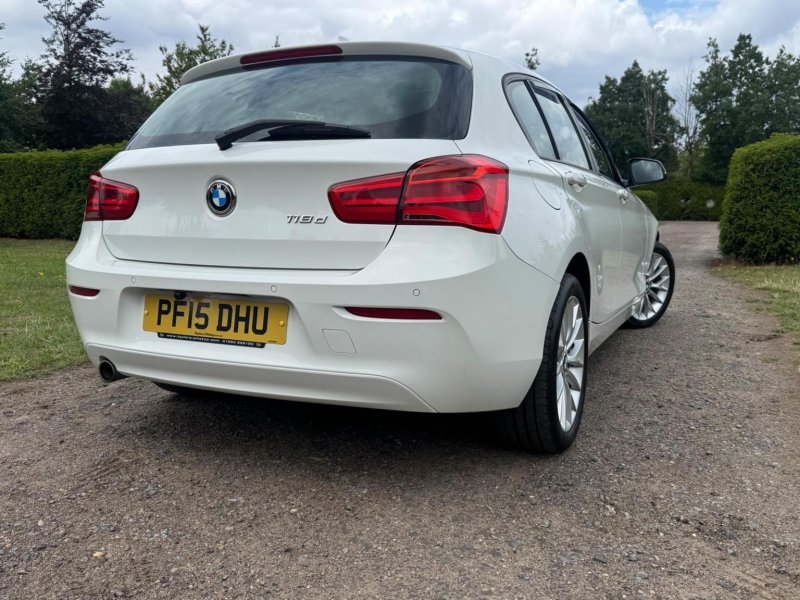 BMW 1 SERIES
