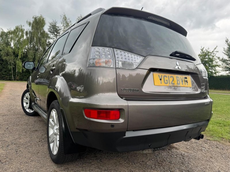 MITSUBISHI OUTLANDER