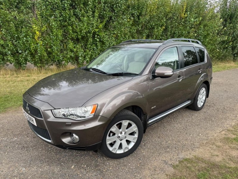 MITSUBISHI OUTLANDER