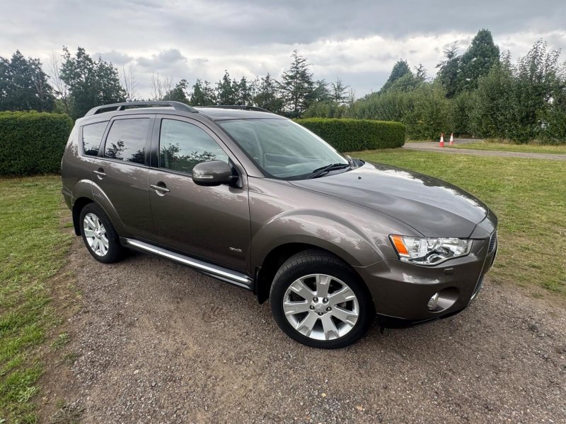 MITSUBISHI OUTLANDER