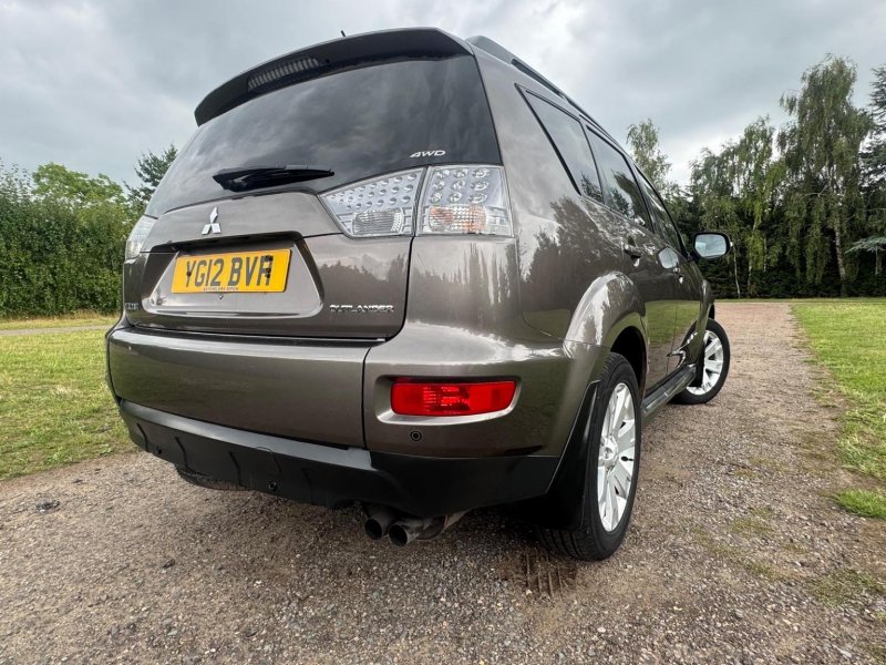 MITSUBISHI OUTLANDER