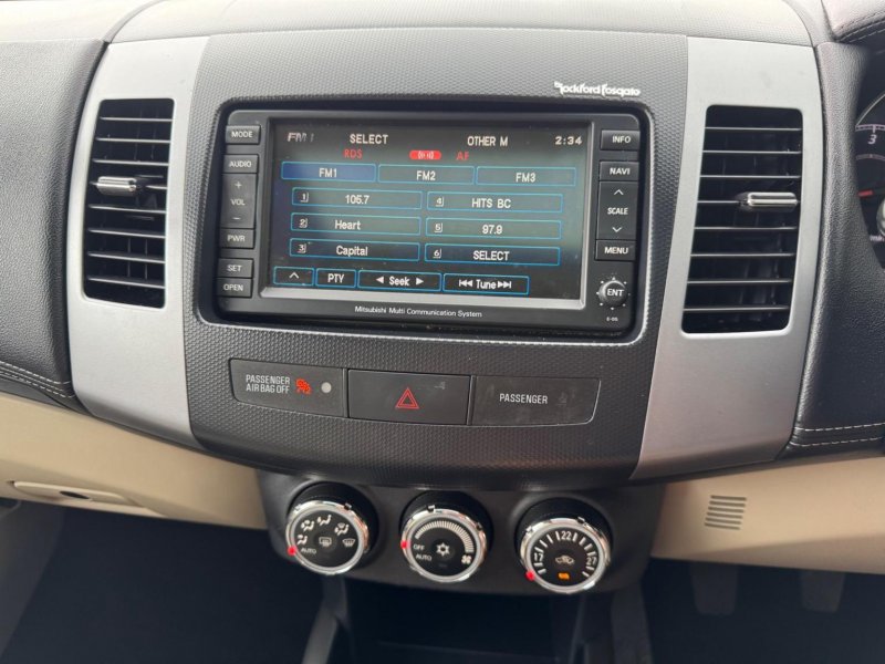 MITSUBISHI OUTLANDER