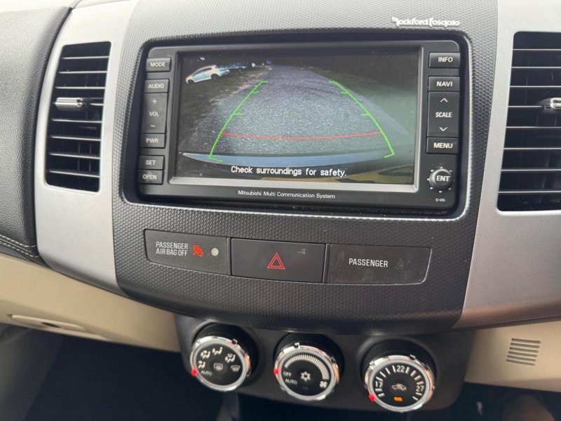 MITSUBISHI OUTLANDER