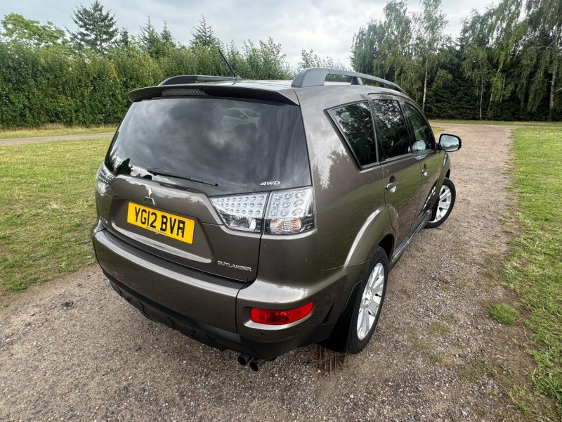 MITSUBISHI OUTLANDER